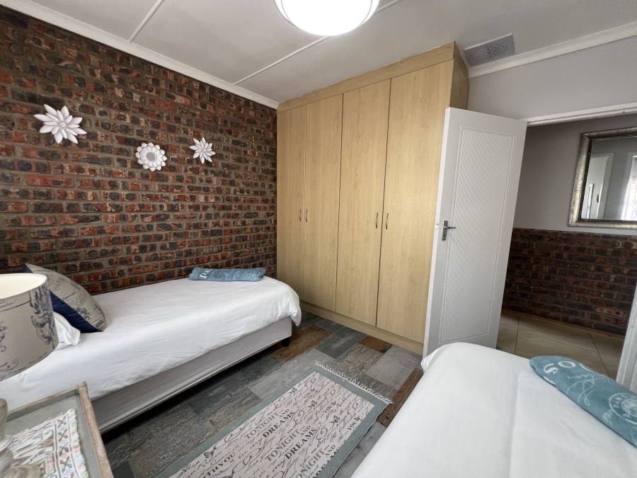 3 Bedroom Property for Sale in Wavecrest Eastern Cape
